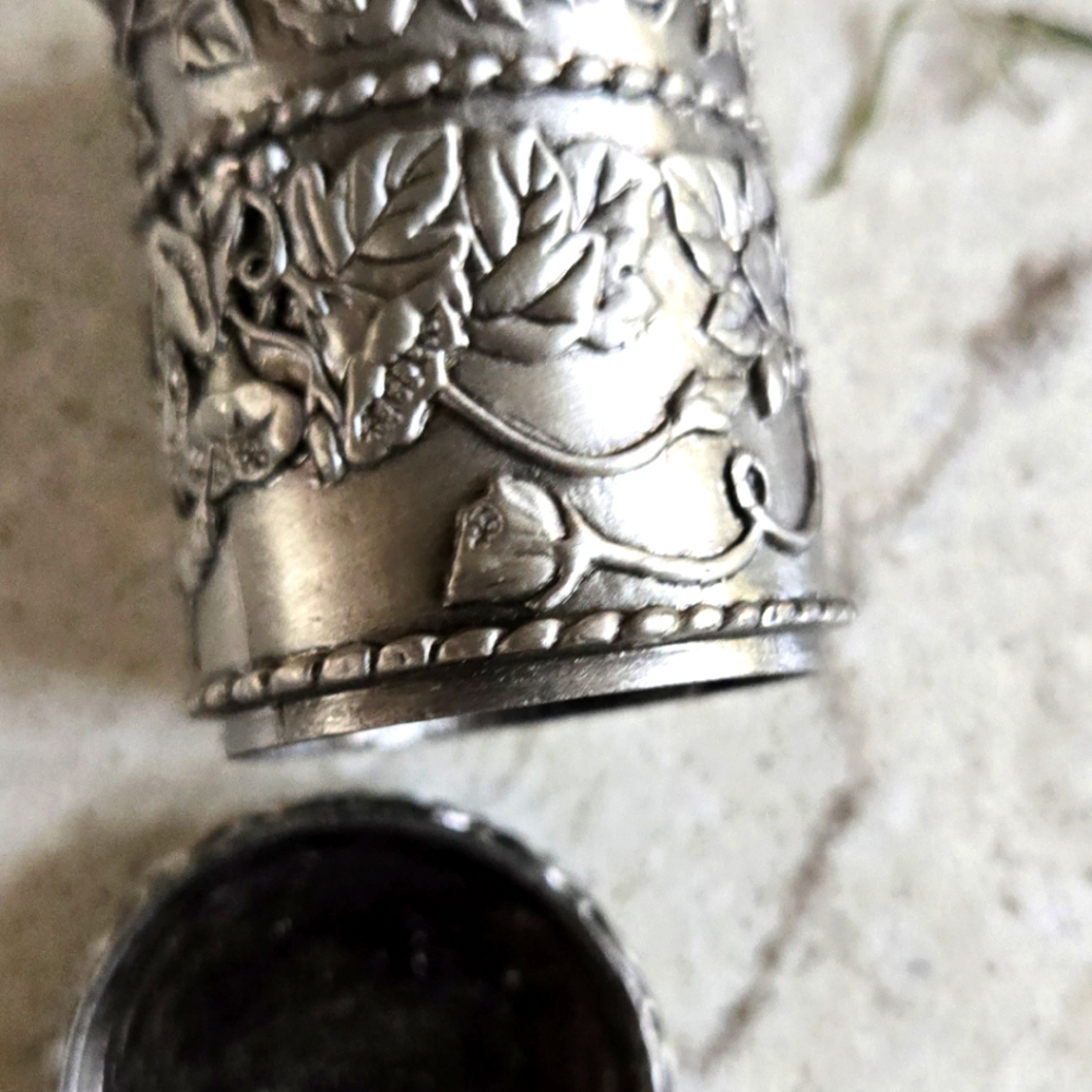 Hummingbird Stamp Dispenser - Picture 5 of 7